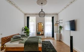 Stylische Altbauwohnung Zentral In Kreuzberger Kiezlage